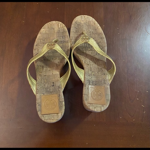 Tory Burch wedges are a size 8.5 - Picture 2 of 10